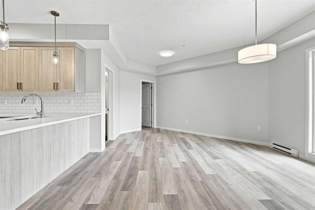2306-33 Carringham Gate Nw, Calgary, AB - Indoor