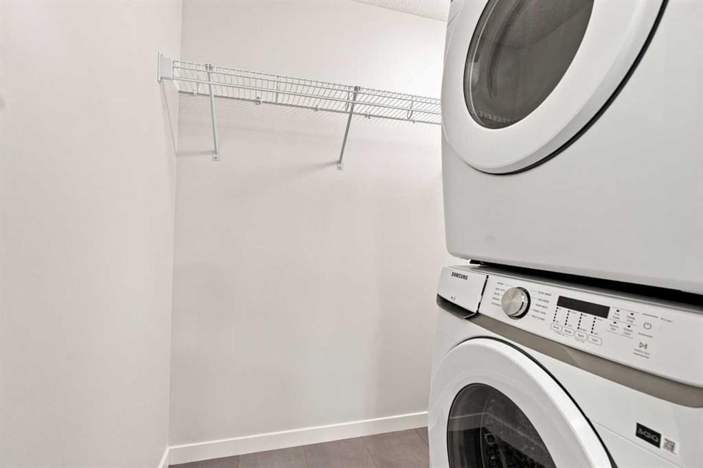2306-33 Carringham Gate Nw, Calgary, AB - Indoor Photo Showing Laundry Room