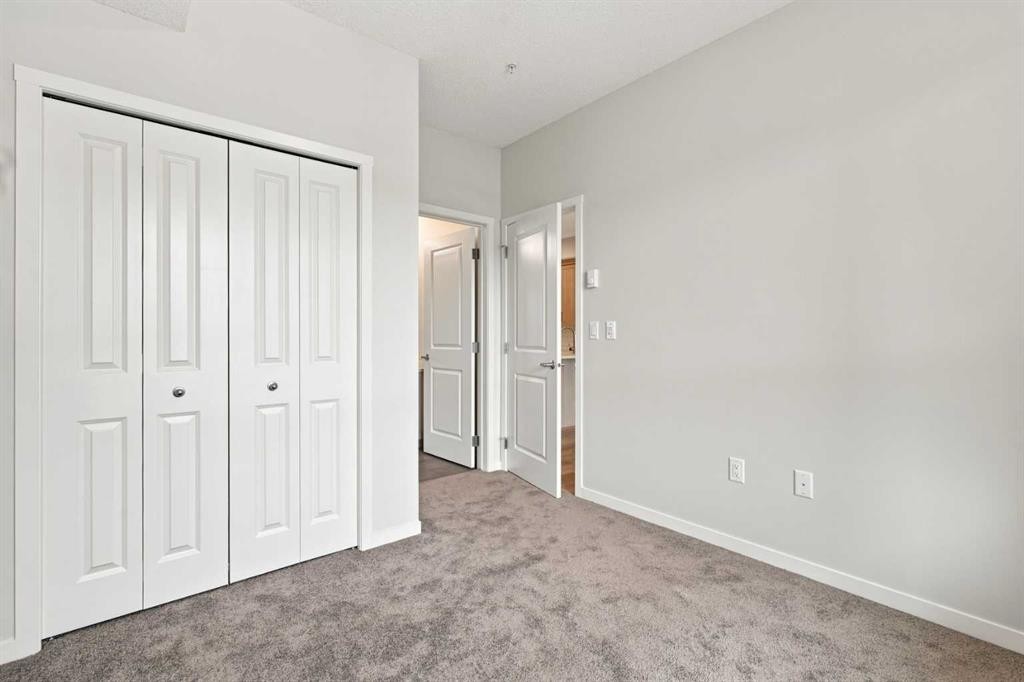 2306-33 Carringham Gate Nw, Calgary, AB - Indoor