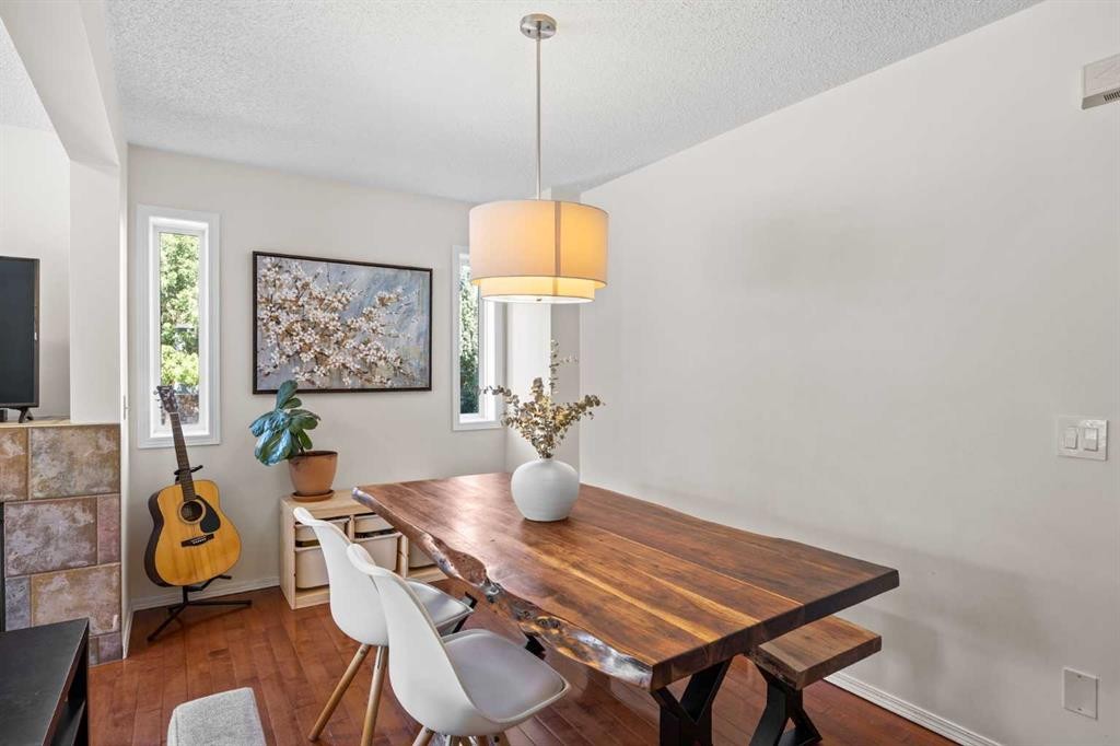 690 Regal Park Ne, Calgary, AB - Indoor Photo Showing Dining Room