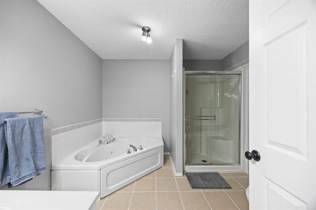 690 Regal Park Ne, Calgary, AB - Indoor
