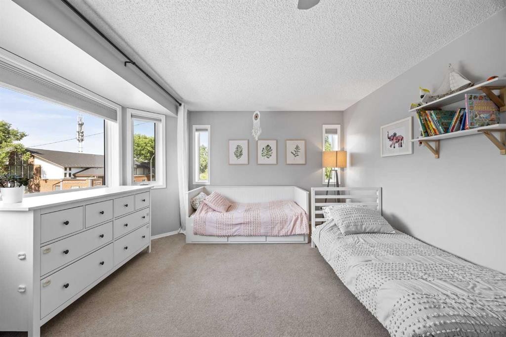 690 Regal Park Ne, Calgary, AB - Indoor Photo Showing Bedroom