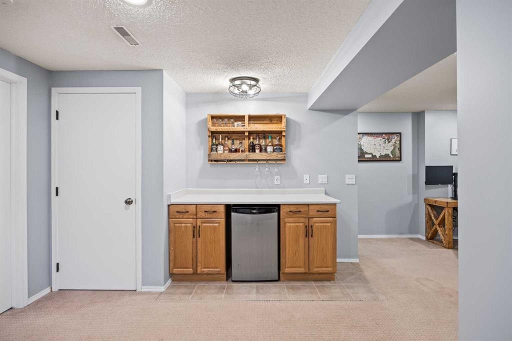 690 Regal Park Ne, Calgary, AB - Indoor