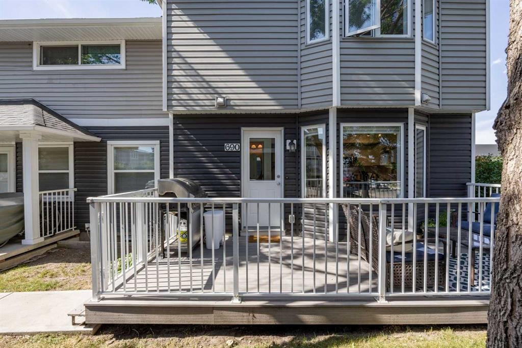 690 Regal Park Ne, Calgary, AB - Outdoor With Deck Patio Veranda