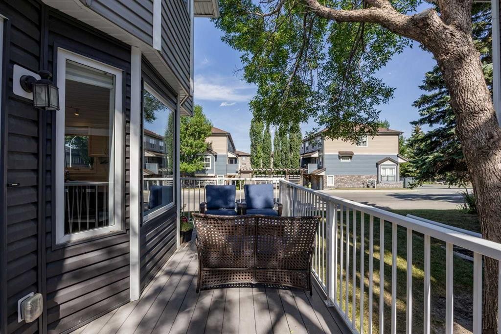 690 Regal Park Ne, Calgary, AB - Outdoor