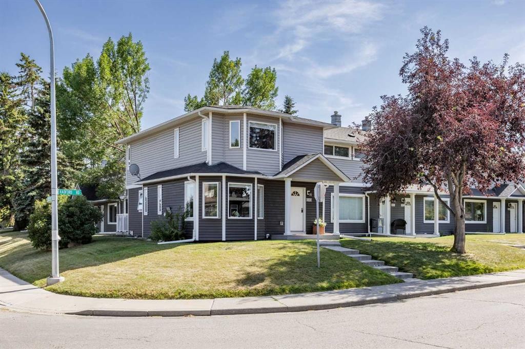 690 Regal Park Ne, Calgary, AB - Outdoor With Facade