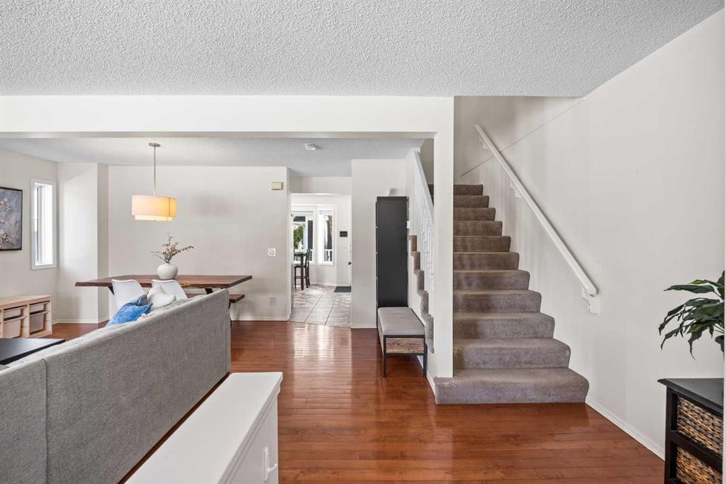 690 Regal Park Ne, Calgary, AB - Indoor Photo Showing Other Room
