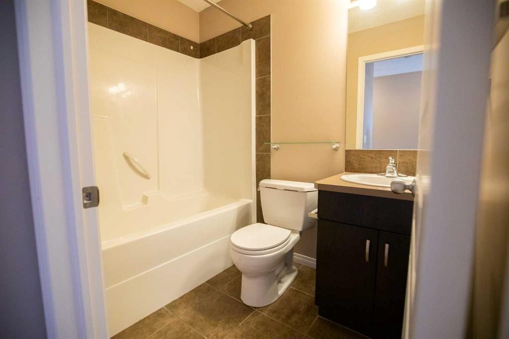 49 Auburn Bay Common Se, Calgary, AB - Indoor Photo Showing Bathroom