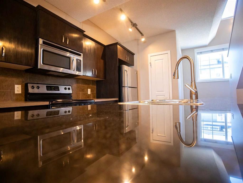 49 Auburn Bay Common Se, Calgary, AB - Indoor Photo Showing Kitchen