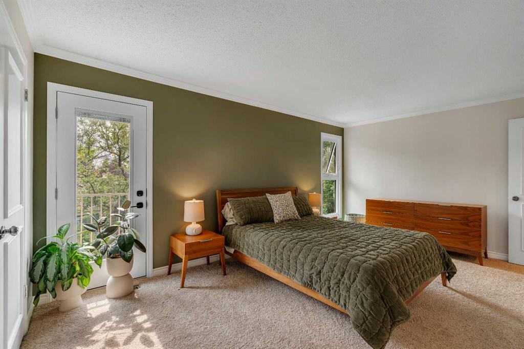 35 Strasbourg Bay Sw, Calgary, AB - Indoor Photo Showing Bedroom