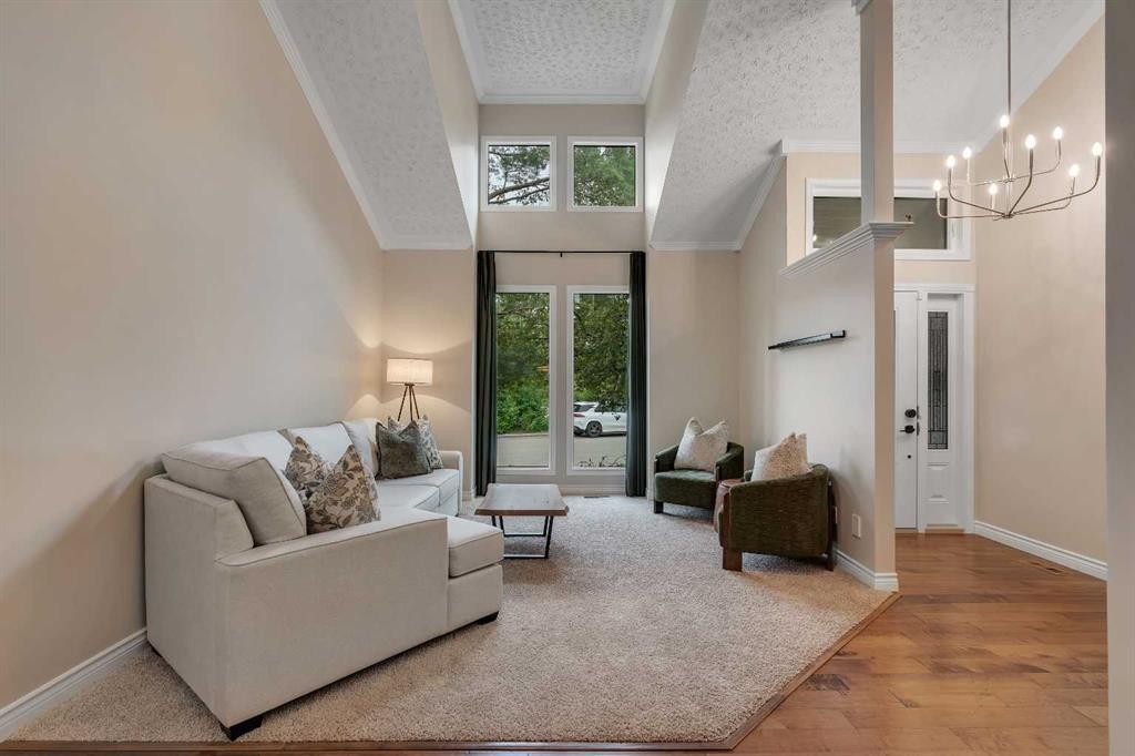 35 Strasbourg Bay Sw, Calgary, AB - Indoor