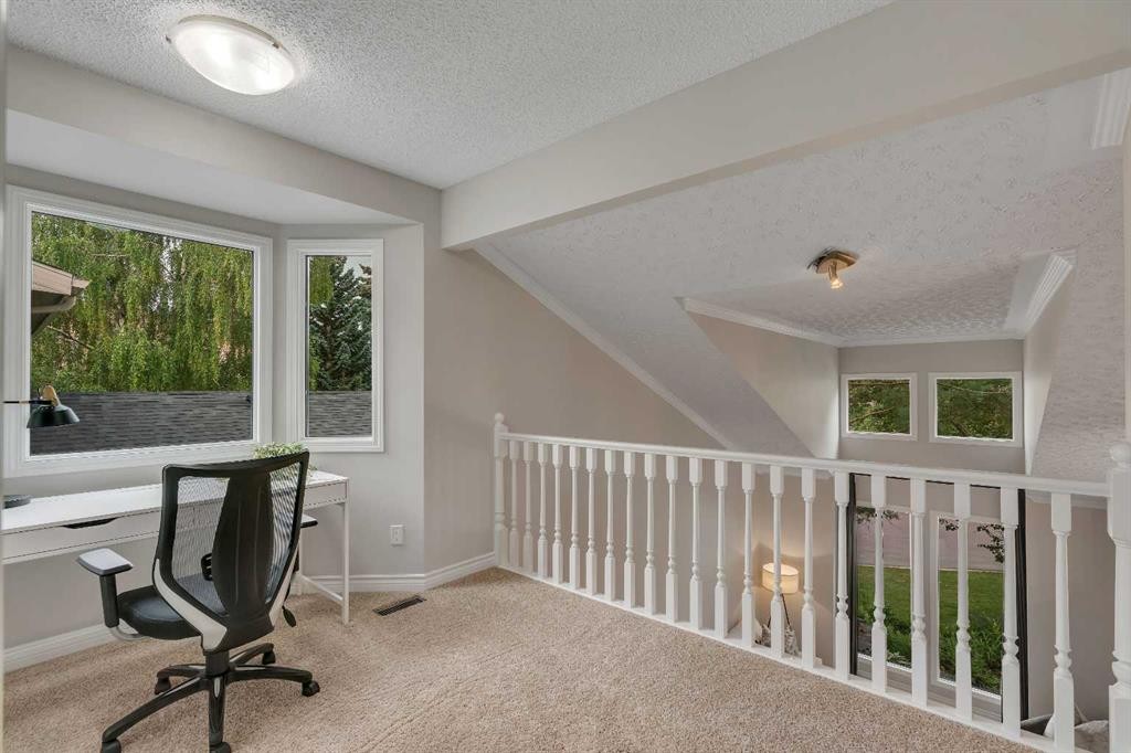 35 Strasbourg Bay Sw, Calgary, AB - Indoor