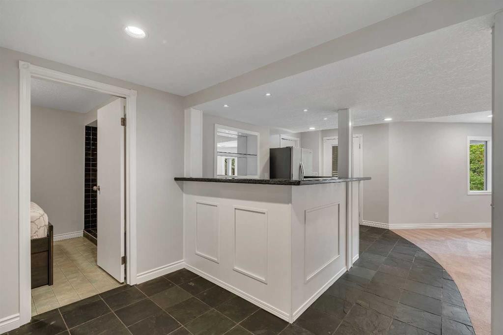 35 Strasbourg Bay Sw, Calgary, AB - Indoor