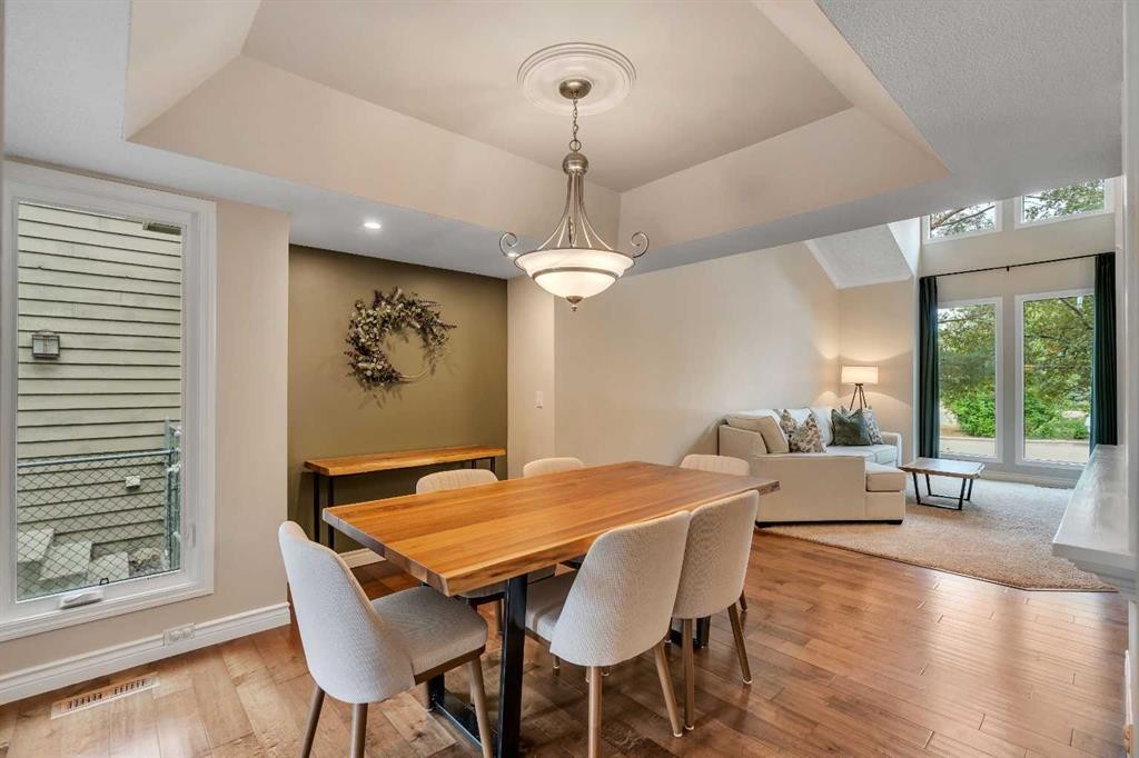 35 Strasbourg Bay Sw, Calgary, AB - Indoor Photo Showing Dining Room