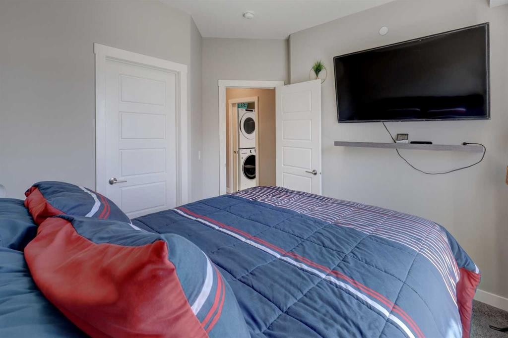 214 Livingston Common Ne, Calgary, AB - Indoor Photo Showing Bedroom