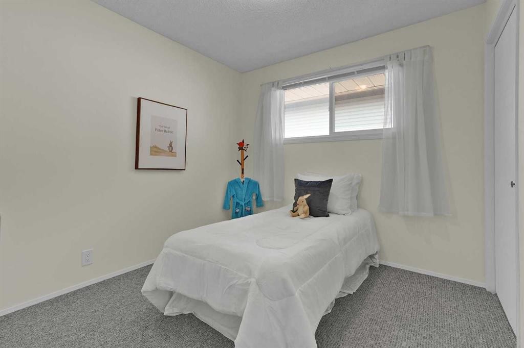27 Bedridge Way Ne, Calgary, AB - Indoor Photo Showing Bedroom