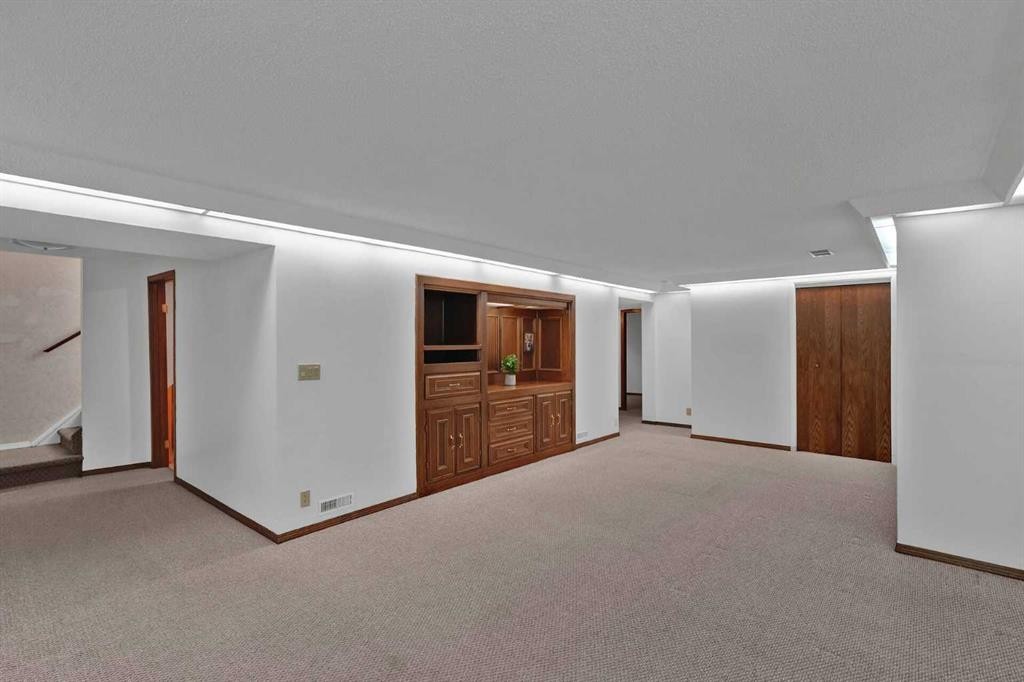 27 Bedridge Way Ne, Calgary, AB - Indoor Photo Showing Other Room