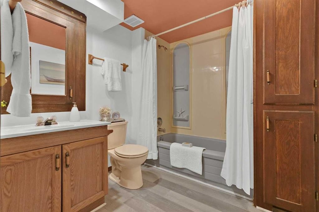 27 Bedridge Way Ne, Calgary, AB - Indoor Photo Showing Bathroom