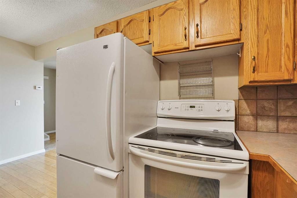 6-6404 4A Street Ne, Calgary, AB - Indoor Photo Showing Kitchen
