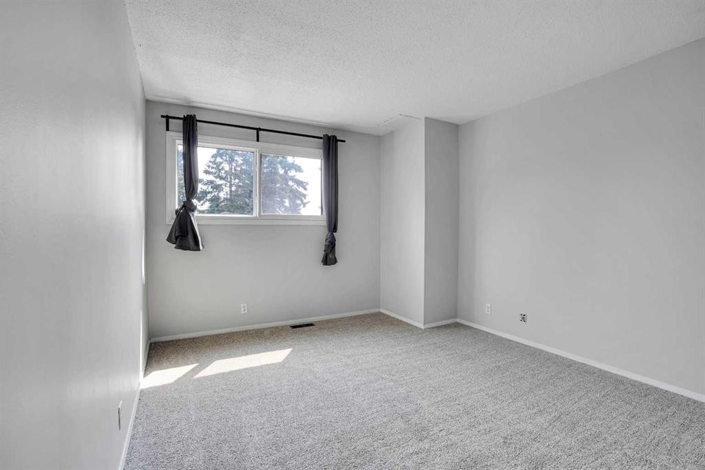 6-6404 4A Street Ne, Calgary, AB - Indoor Photo Showing Other Room