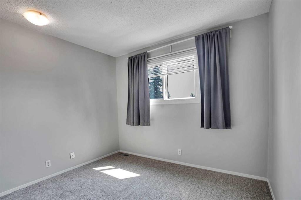 6-6404 4A Street Ne, Calgary, AB - Indoor Photo Showing Other Room
