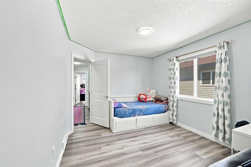201 Saddlelake Drive Ne, Calgary, AB - Indoor Photo Showing Bedroom