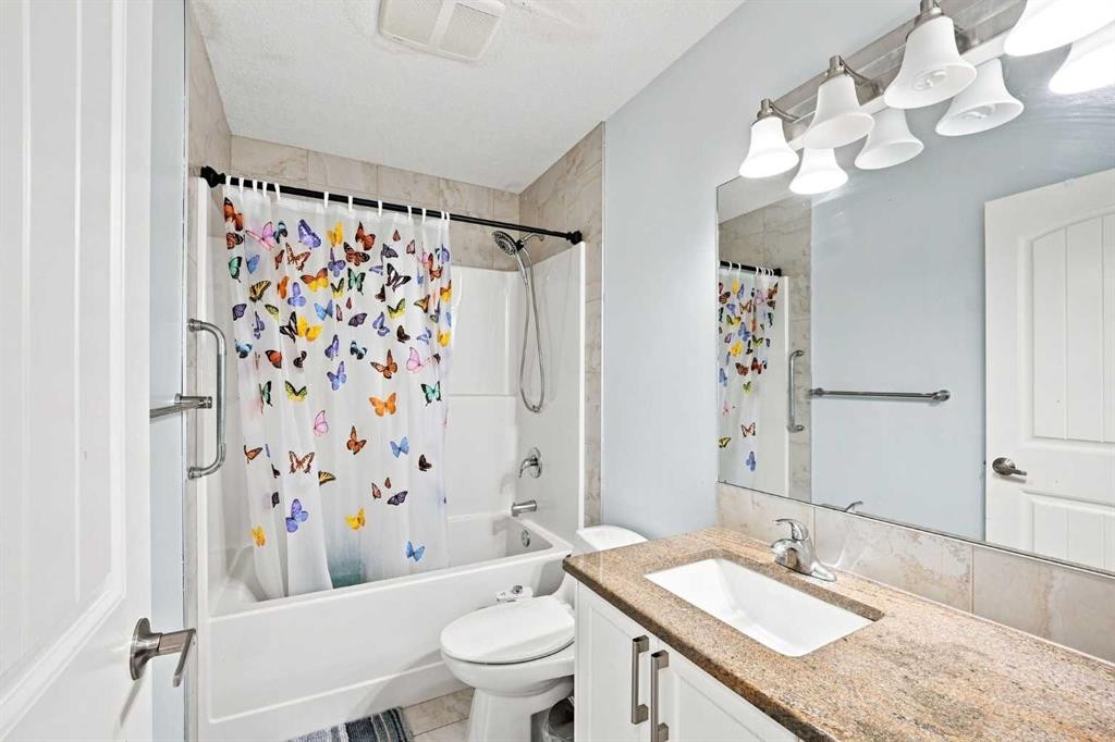 201 Saddlelake Drive Ne, Calgary, AB - Indoor Photo Showing Bathroom