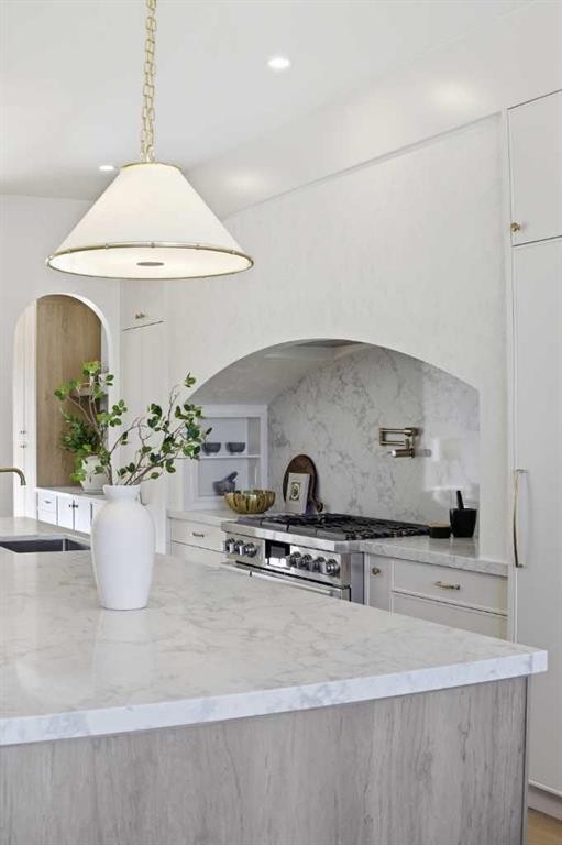 2023 27 Avenue Sw, Calgary, AB - Indoor Photo Showing Kitchen