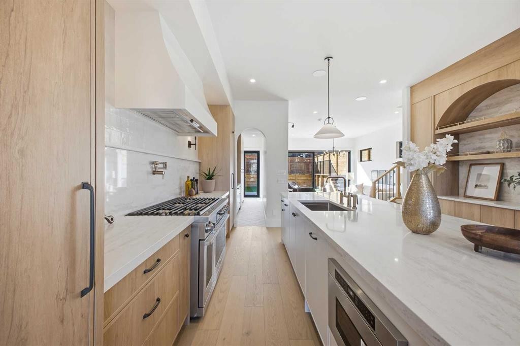 2025 27 Avenue Sw, Calgary, AB - Indoor Photo Showing Kitchen With Upgraded Kitchen