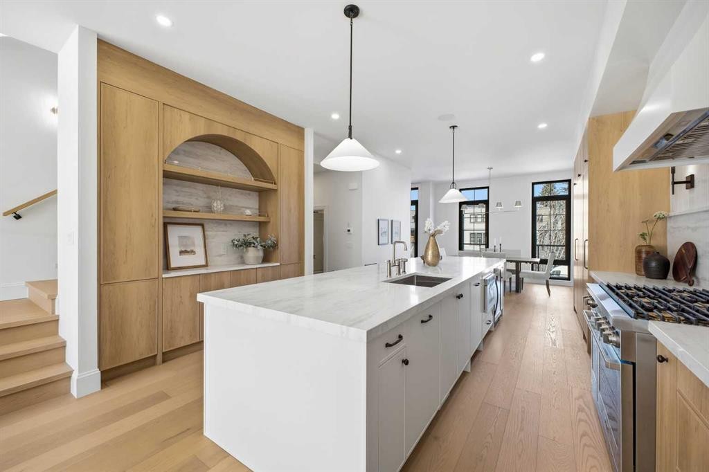 2025 27 Avenue Sw, Calgary, AB - Indoor Photo Showing Kitchen With Upgraded Kitchen