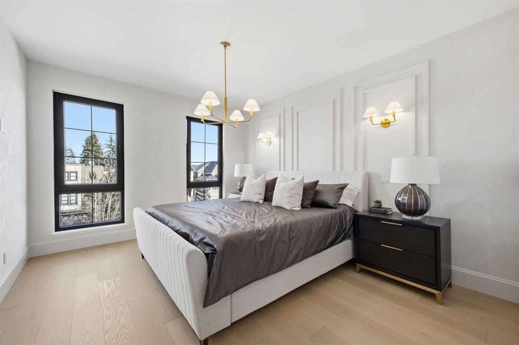 2025 27 Avenue Sw, Calgary, AB - Indoor Photo Showing Bedroom