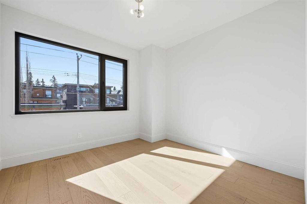 2025 27 Avenue Sw, Calgary, AB - Indoor Photo Showing Other Room