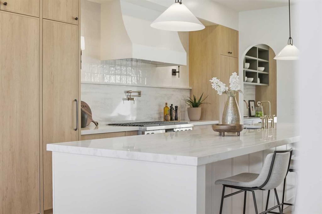2025 27 Avenue Sw, Calgary, AB - Indoor Photo Showing Kitchen