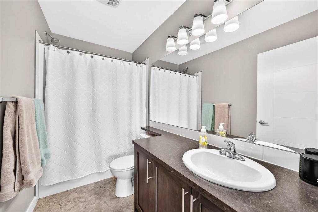551 Redstone View Ne View Ne, Calgary, AB - Indoor Photo Showing Bathroom