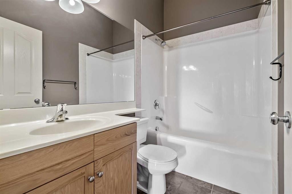 315 Willow Ridge Way, Diamond Valley, AB - Indoor Photo Showing Bathroom