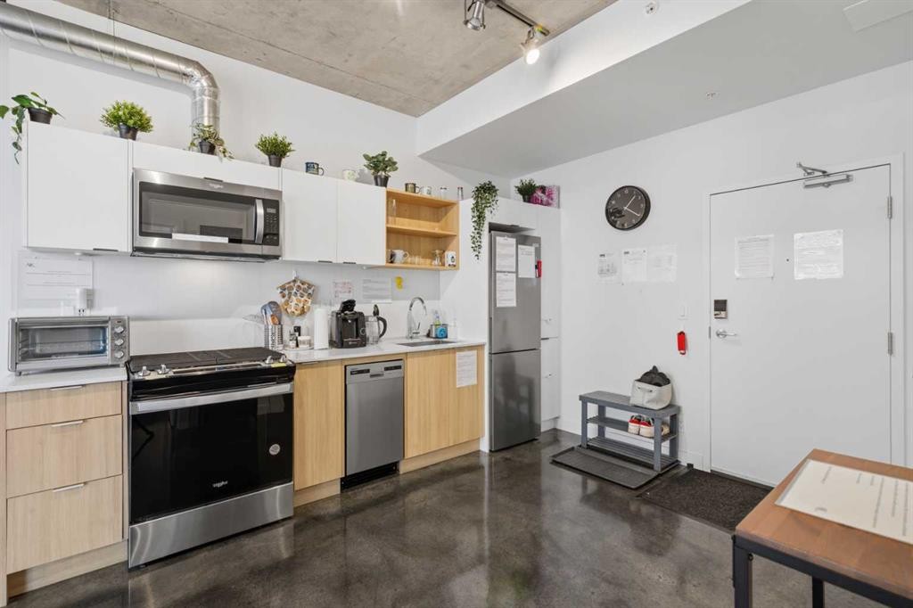 708-1319 14 Avenue, Calgary, AB - Indoor Photo Showing Kitchen