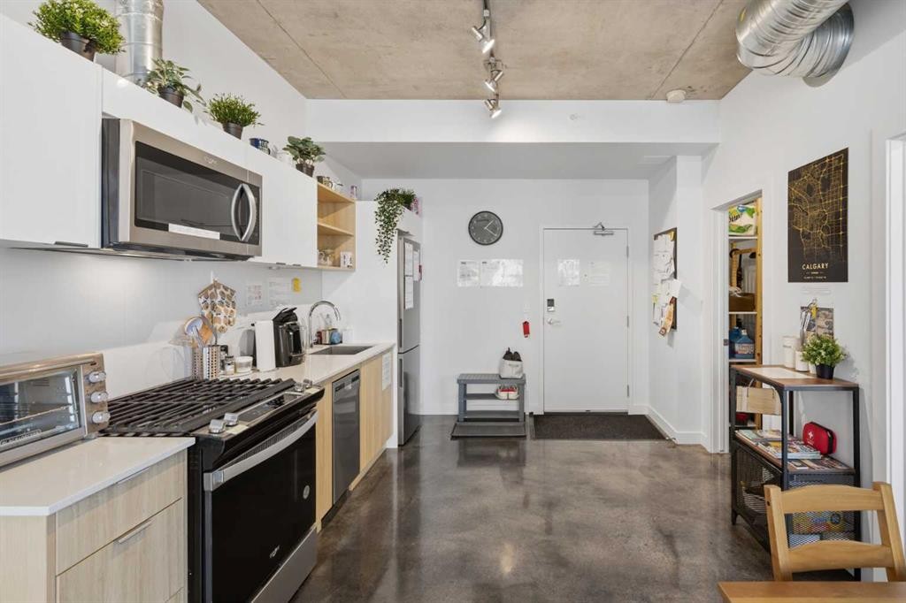 708-1319 14 Avenue, Calgary, AB - Indoor Photo Showing Kitchen With Upgraded Kitchen