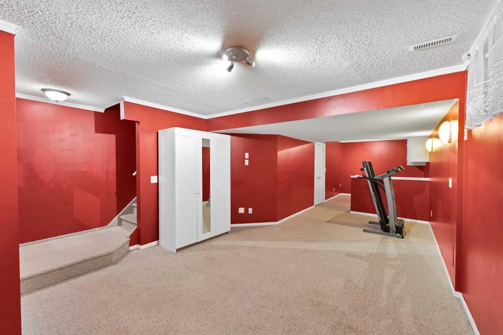 54 Martinridge Road Ne, Calgary, AB - Indoor Photo Showing Other Room