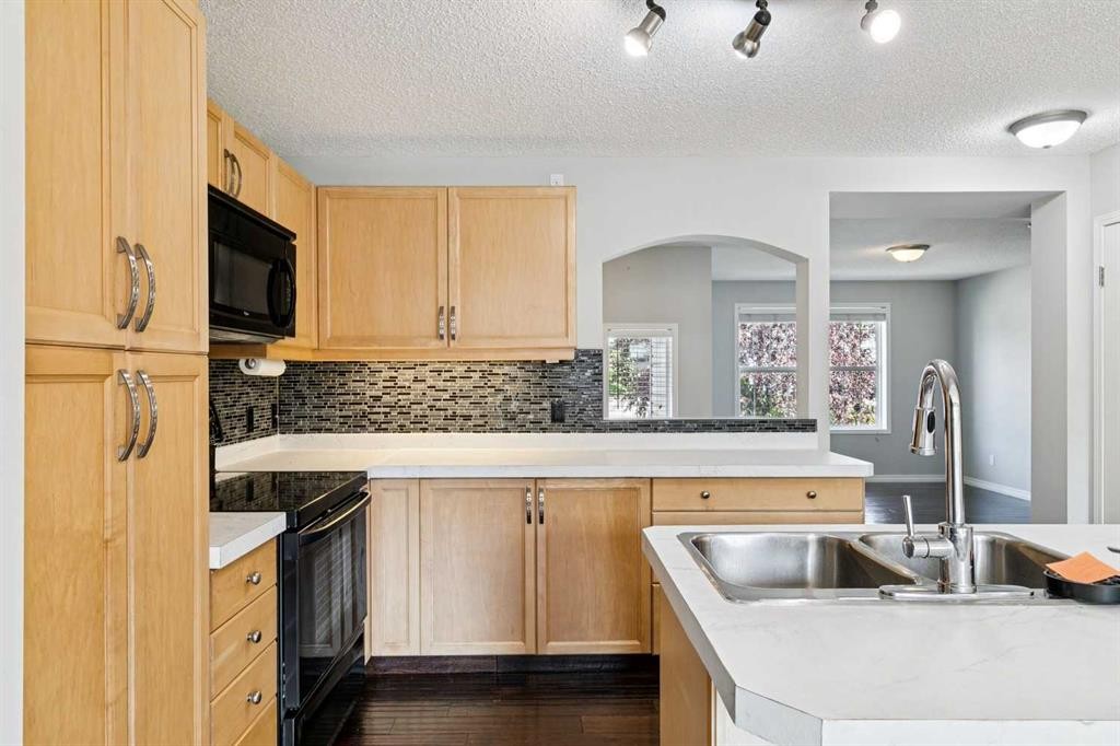 208 Everridge Way Sw, Calgary, AB - Indoor Photo Showing Kitchen With Double Sink