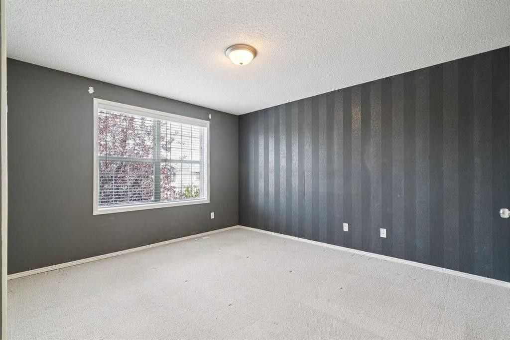 208 Everridge Way Sw, Calgary, AB - Indoor Photo Showing Other Room