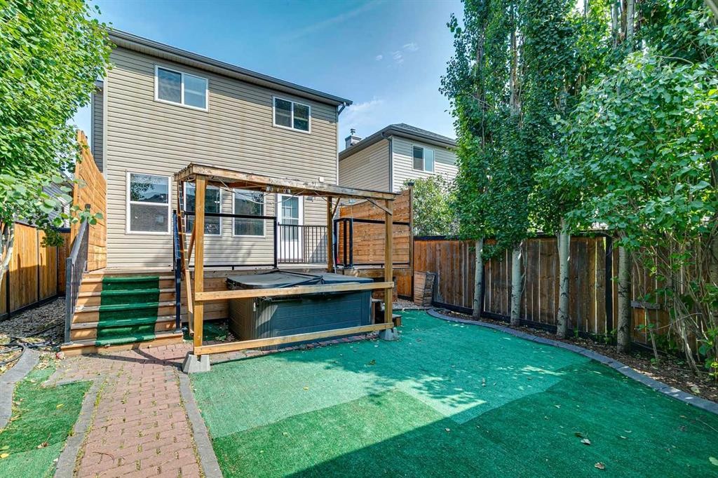 208 Everridge Way Sw, Calgary, AB - Outdoor