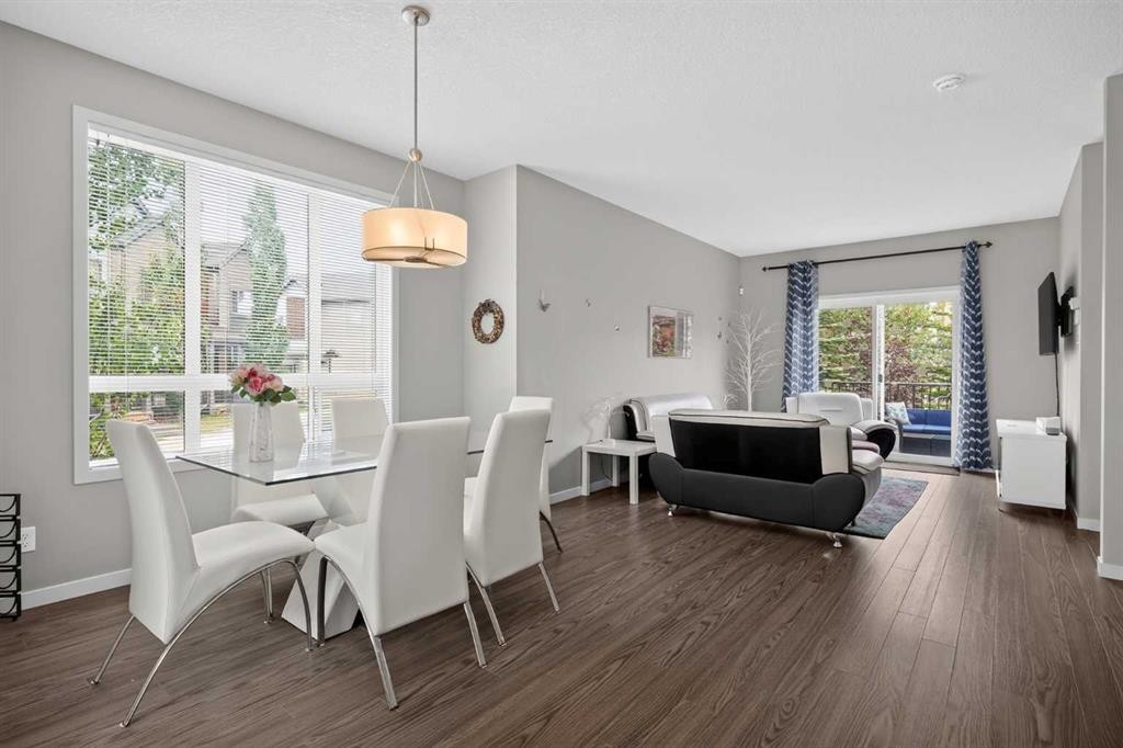 202 Copperpond Row Se, Calgary, AB - Indoor