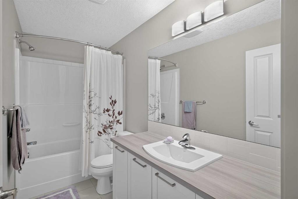202 Copperpond Row Se, Calgary, AB - Indoor Photo Showing Bathroom