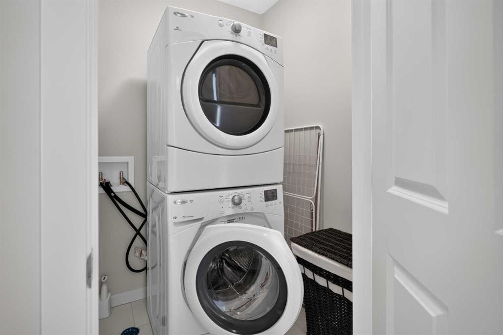 202 Copperpond Row Se, Calgary, AB - Indoor Photo Showing Laundry Room