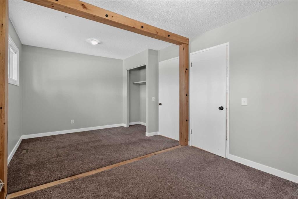 7935 Huntwick Hill Ne, Calgary, AB - Indoor Photo Showing Other Room