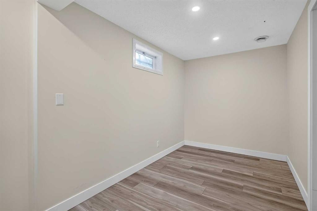 7935 Huntwick Hill Ne, Calgary, AB - Indoor Photo Showing Other Room