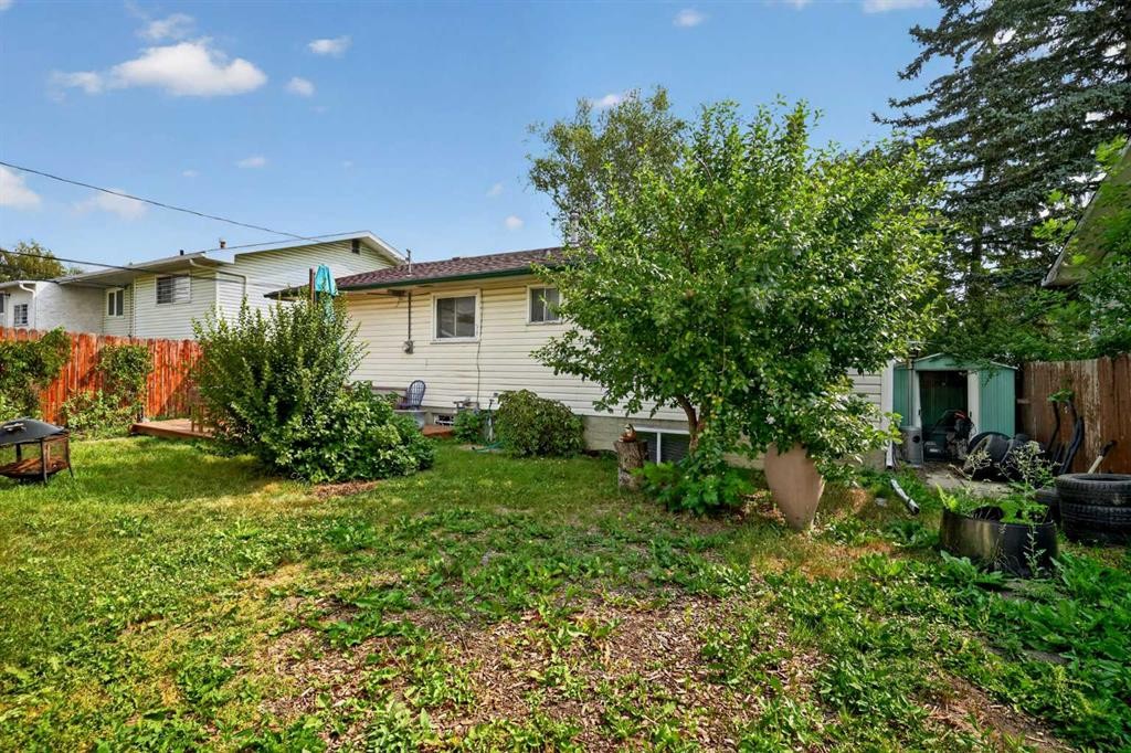 7935 Huntwick Hill Ne, Calgary, AB - Outdoor