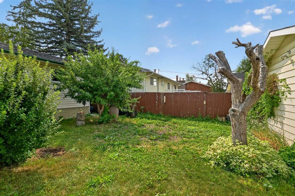 7935 Huntwick Hill Ne, Calgary, AB - Outdoor