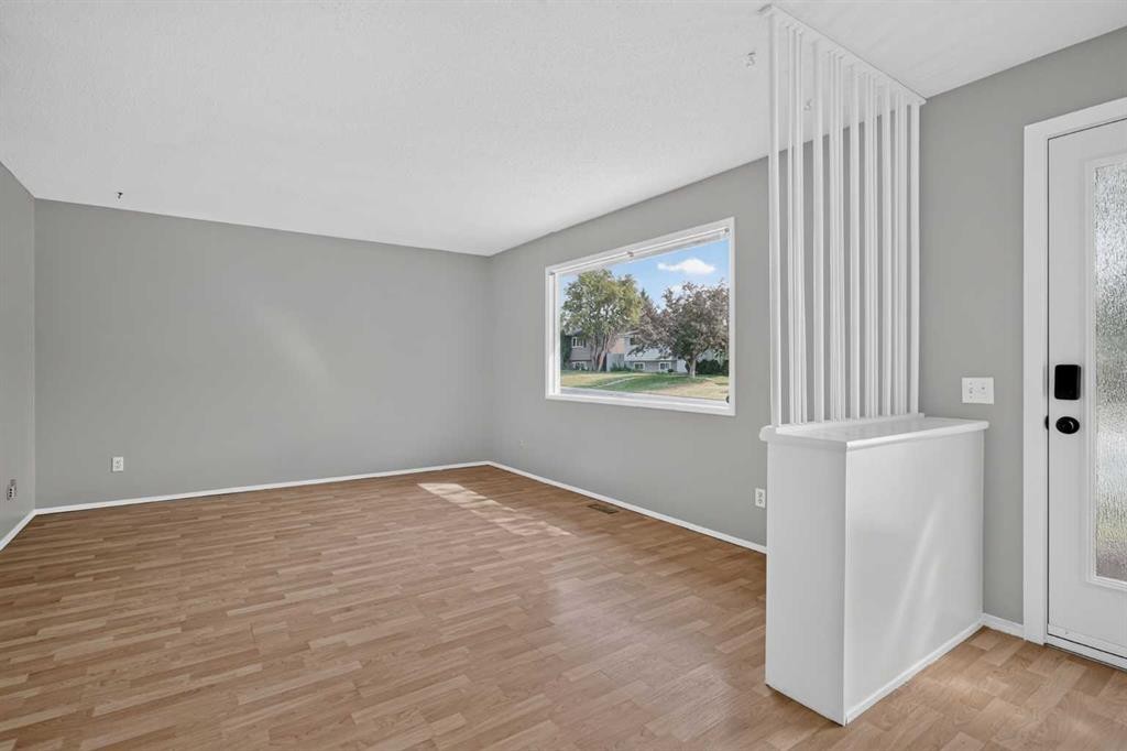 7935 Huntwick Hill Ne, Calgary, AB - Indoor Photo Showing Other Room