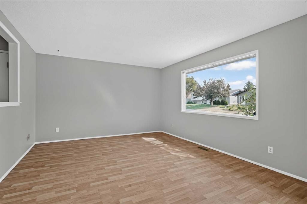 7935 Huntwick Hill Ne, Calgary, AB - Indoor Photo Showing Other Room